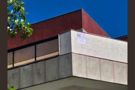 Apartamento à venda com 280m², 3 quartos e 3 vagas Apartamento à venda com 280m², 3 quartos e 3 vagasPlaca