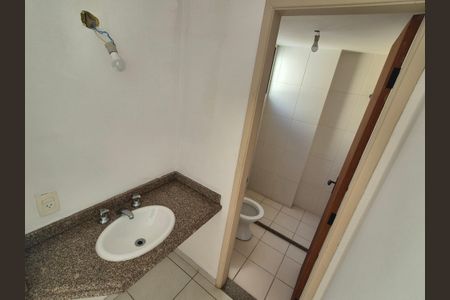 Apartamento à venda com 280m², 3 quartos e 3 vagas Apartamento à venda com 280m², 3 quartos e 3 vagasBanheiro da Suíte 1