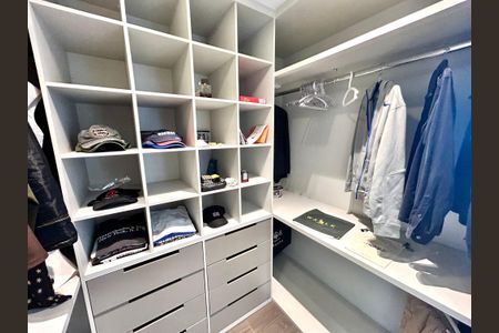 Apartamento à venda com 182m², 3 quartos e 3 vagasCloset da suíte 1