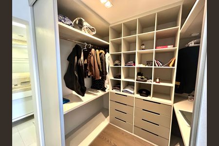 Apartamento à venda com 182m², 3 quartos e 3 vagasCloset da suíte 1