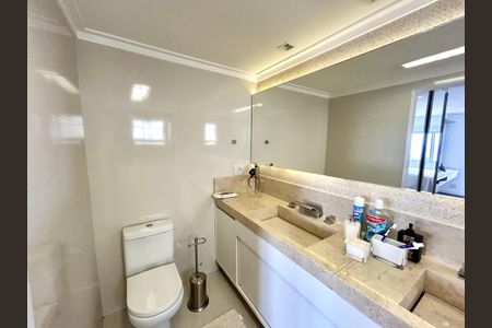 Apartamento à venda com 182m², 3 quartos e 3 vagasBanheiro da Suíte 1