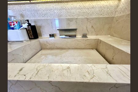 Apartamento à venda com 182m², 3 quartos e 3 vagasBanheiro da Suíte 1