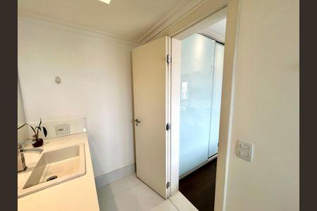 Apartamento à venda com 182m², 3 quartos e 3 vagasBanheiro da Suíte 2