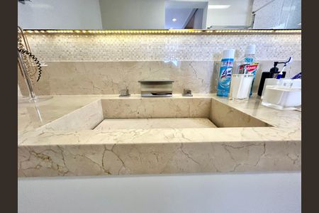 Apartamento à venda com 182m², 3 quartos e 3 vagasBanheiro da Suíte 1