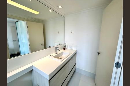Apartamento à venda com 182m², 3 quartos e 3 vagasBanheiro da Suíte 2