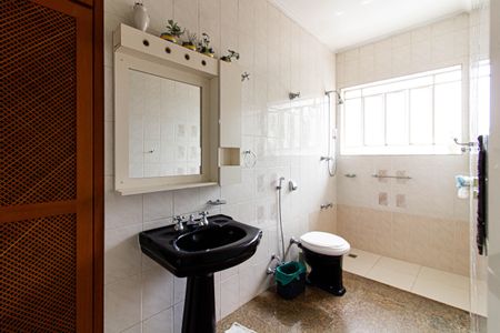 Casa à venda com 450m², 4 quartos e 15 vagasBanheiro da Suíte 1