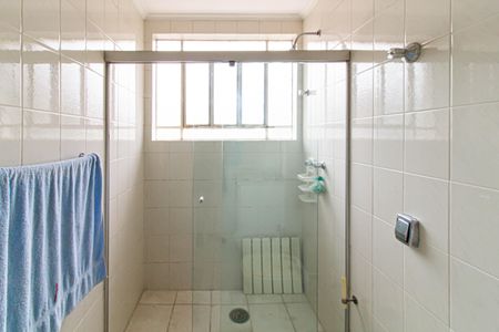 Casa à venda com 450m², 4 quartos e 15 vagasBanheiro da Suíte 2