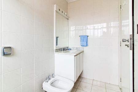 Casa à venda com 450m², 4 quartos e 15 vagasBanheiro da Suíte 2