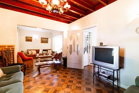 Casa à venda com 450m², 4 quartos e 15 vagasSala