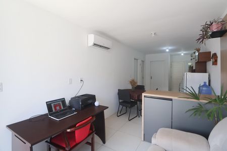Sala de casa de condomínio à venda com 2 quartos, 50m² em Estância Velha, Canoas