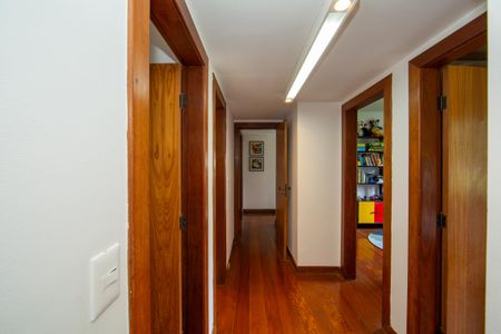 Apartamento à venda com 151m², 4 quartos e 2 vagas Apartamento à venda com 151m², 4 quartos e 2 vagasCORREDOR