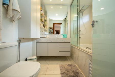 Apartamento à venda com 151m², 4 quartos e 2 vagas Apartamento à venda com 151m², 4 quartos e 2 vagasBANHEIRO3