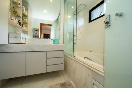 Apartamento à venda com 151m², 4 quartos e 2 vagas Apartamento à venda com 151m², 4 quartos e 2 vagasBANHEIRO3