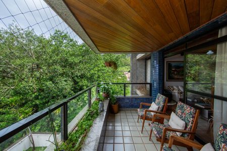 Apartamento à venda com 151m², 4 quartos e 2 vagas Apartamento à venda com 151m², 4 quartos e 2 vagasVARANDA