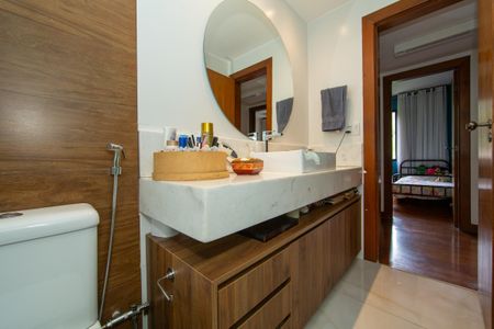 Apartamento à venda com 151m², 4 quartos e 2 vagas Apartamento à venda com 151m², 4 quartos e 2 vagasBANHEIRO2