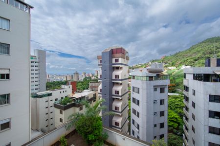 Apartamento à venda com 151m², 4 quartos e 2 vagas Apartamento à venda com 151m², 4 quartos e 2 vagasVISTA