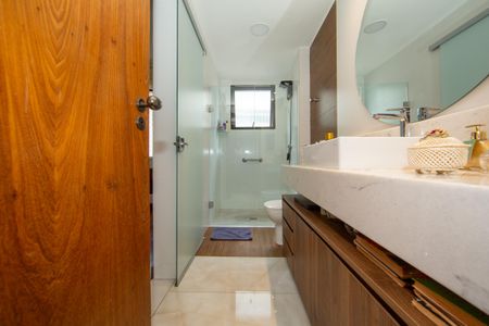 Apartamento à venda com 151m², 4 quartos e 2 vagas Apartamento à venda com 151m², 4 quartos e 2 vagasBANHEIRO2