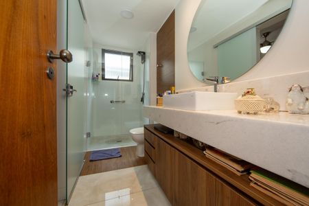 Apartamento à venda com 151m², 4 quartos e 2 vagas Apartamento à venda com 151m², 4 quartos e 2 vagasBANHEIRO2