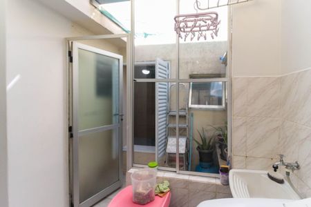 Casa à venda com 60m², 2 quartos e sem vagaÁrea de serviço 