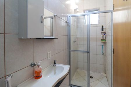 Casa à venda com 60m², 2 quartos e sem vagaBanheiro do quarto 1