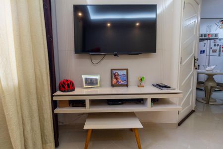 Casa de condomínio à venda com 102m², 3 quartos e 2 vagasSala