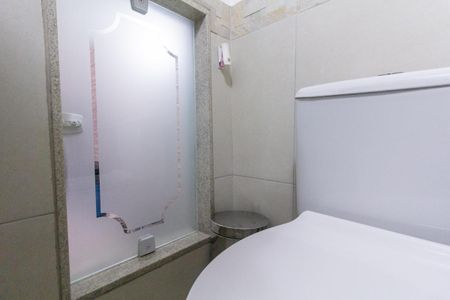 Casa de condomínio à venda com 102m², 3 quartos e 2 vagasLavabo