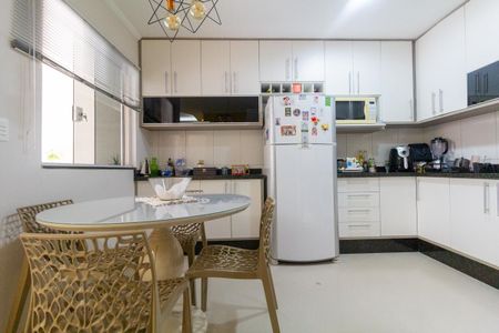 Casa de condomínio à venda com 102m², 3 quartos e 2 vagasCozinha