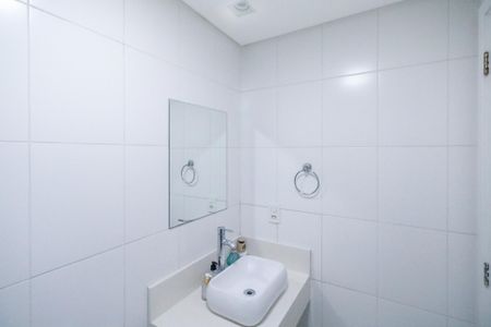 Apartamento à venda com 61m², 2 quartos e 1 vaga Apartamento à venda com 61m², 2 quartos e 1 vagaBanheiro