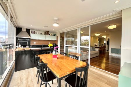 Apartamento à venda com 128m², 3 quartos e 2 vagasVaranda