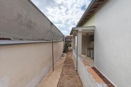 Casa à venda com 201m², 2 quartos e 3 vagas Casa à venda com 201m², 2 quartos e 3 vagasCorredor - Quintal