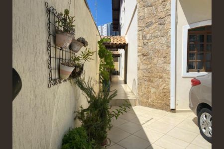 Casa à venda com 180m², 3 quartos e 2 vagasFoto 02