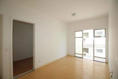 Apartamento à venda com 74m², 3 quartos e 1 vagaSala