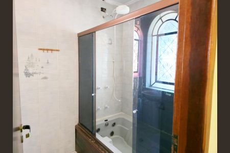 Casa para alugar com 226m², 3 quartos e 4 vagas Casa para alugar com 226m², 3 quartos e 4 vagasBanheiro da Suíte