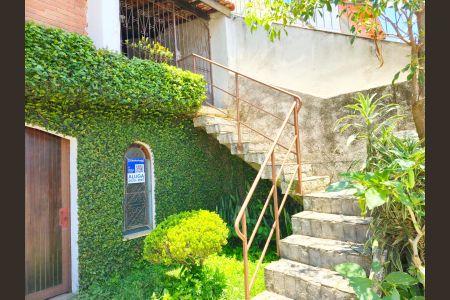 Casa para alugar com 226m², 3 quartos e 4 vagas Casa para alugar com 226m², 3 quartos e 4 vagasFachada