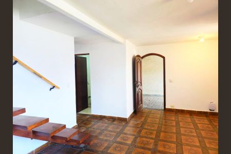 Casa para alugar com 226m², 3 quartos e 4 vagas Casa para alugar com 226m², 3 quartos e 4 vagasSala