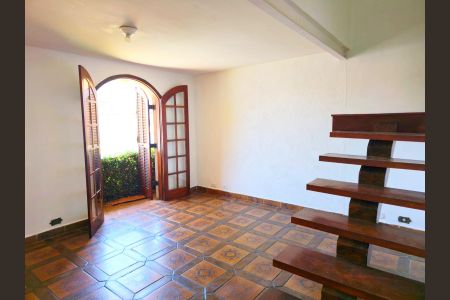 Casa para alugar com 226m², 3 quartos e 4 vagas Casa para alugar com 226m², 3 quartos e 4 vagasSala