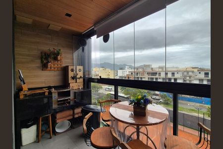 Apartamento à venda com 77m², 2 quartos e 1 vagaVaranda 