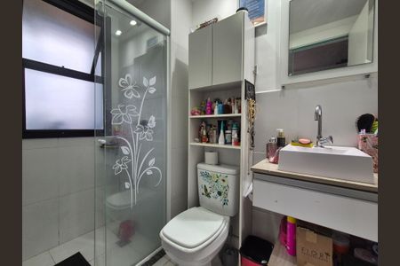 Apartamento à venda com 77m², 2 quartos e 1 vagaBanheiro suite 