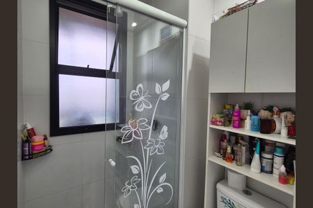 Apartamento à venda com 77m², 2 quartos e 1 vagaBanheiro suite 
