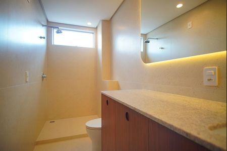 Apartamento à venda com 232m², 3 quartos e 2 vagasBanheiro da Suíte 3