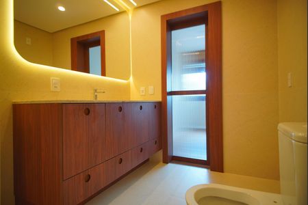 Apartamento à venda com 232m², 3 quartos e 2 vagasBanheiro da Suíte 1