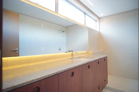 Apartamento à venda com 232m², 3 quartos e 2 vagasBanheiro da Suíte 2