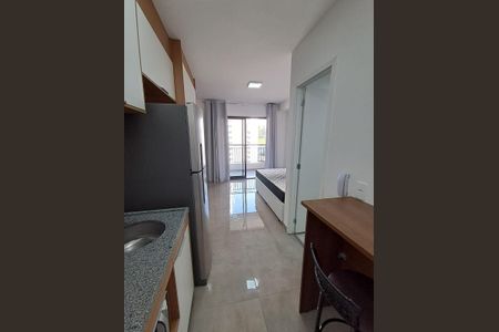 Cozinha e entrada de apartamento para alugar com 1 quarto, 26m² em Butantã, São Paulo