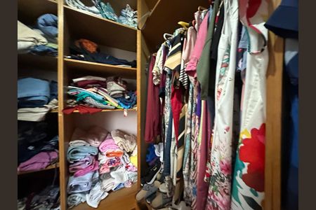 Apartamento à venda com 133m², 3 quartos e 1 vaga Apartamento à venda com 133m², 3 quartos e 1 vagaCloset