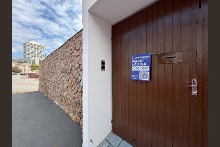 Casa para alugar com 295m², 3 quartos e 4 vagasPlaquinha instalada COD YMAV-511 e Fachada