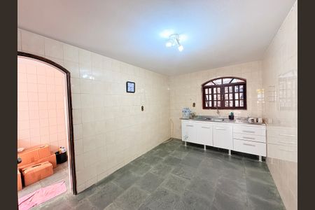 Casa para alugar com 85m², 2 quartos e 2 vagasCozinha