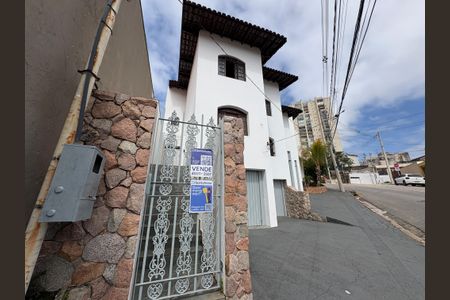 Casa para alugar com 85m², 2 quartos e 2 vagasFachada
