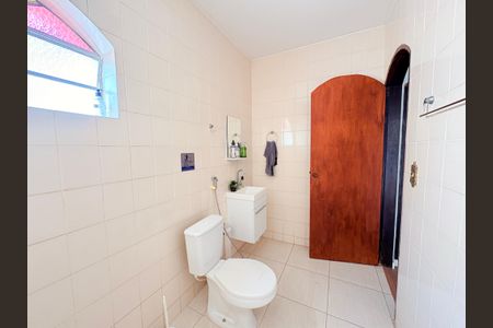 Casa para alugar com 85m², 2 quartos e 2 vagasBanheiro Social