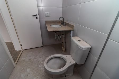 Apartamento à venda com 218m², 3 quartos e 4 vagasBanheiro da Suíte 2