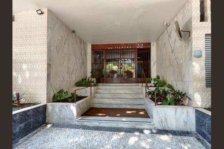 Apartamento à venda com 138m², 3 quartos e 1 vaga Apartamento à venda com 138m², 3 quartos e 1 vagaFachada e portaria